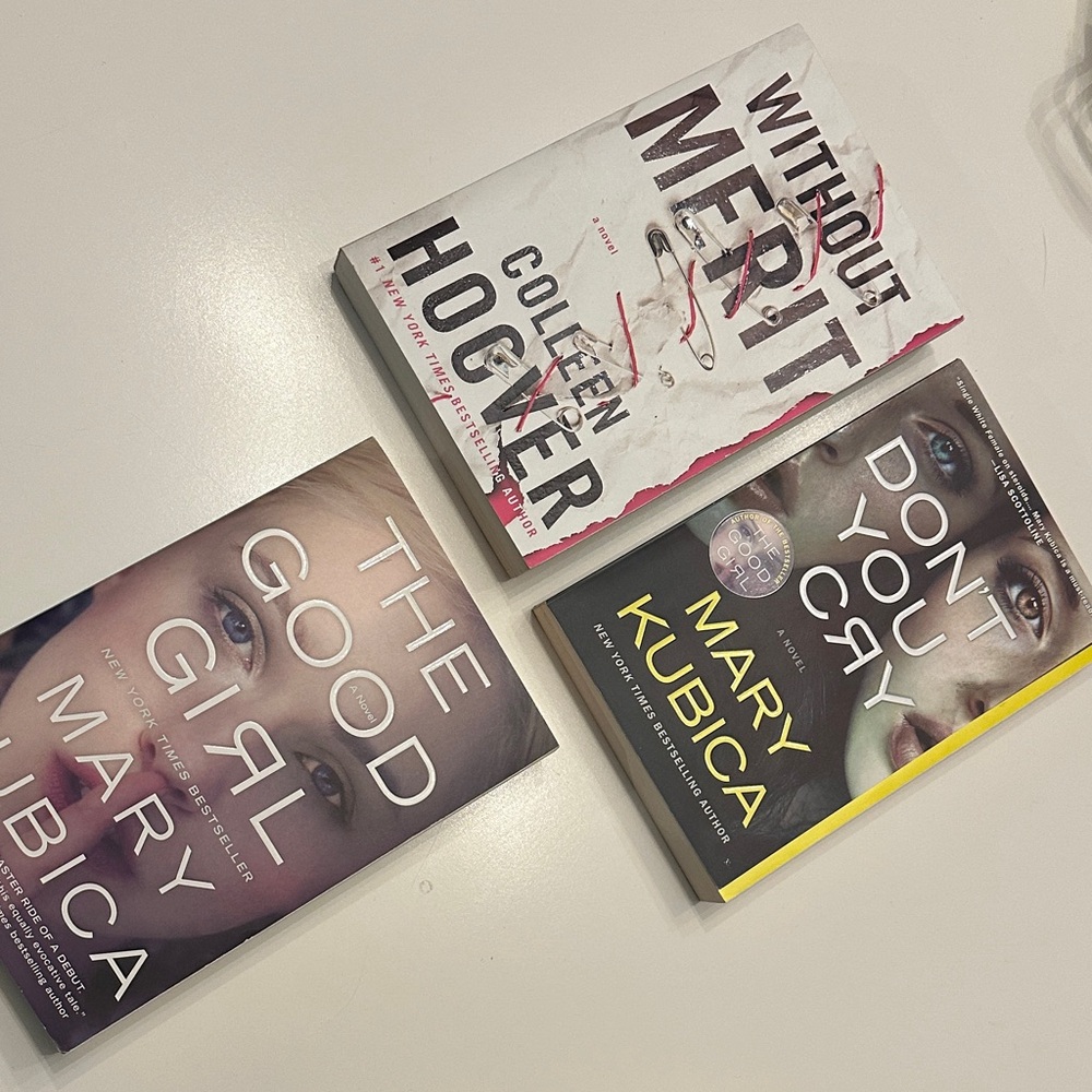Book bundle Mary Kubica Colleen Hoover